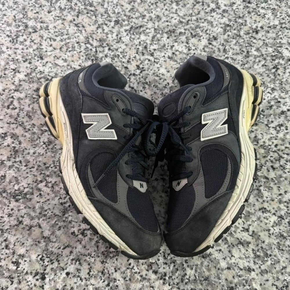 New Balance 2002R Black Eclipse‎ Running Sneaker Shoe M10 M2002RCA - Picture 2 of 8